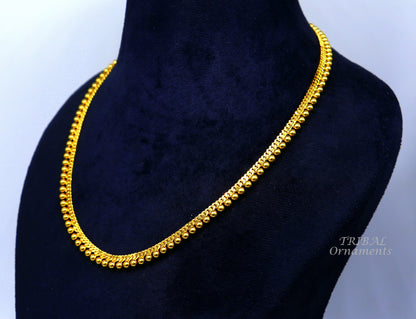 Vintage beaded-style handmade necklace in 22K yellow gold with waved design, stylish chain suitable for gifting or wedding jewelry.