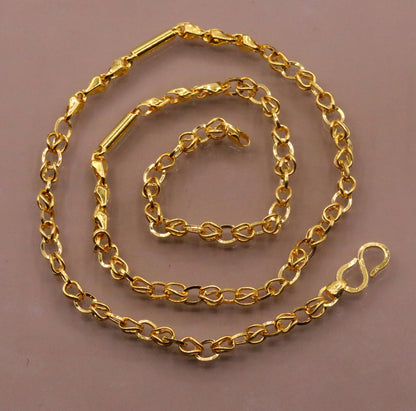 Vintage 22K yellow gold handmade link chain necklace, 3-4mm, unisex Indian jewelry with hallmarked design and intricate links.