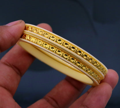 22K yellow gold handmade vintage tribal bangle bracelet with Tussi pattern, antique design, ideal for women's tribal jewelry collection