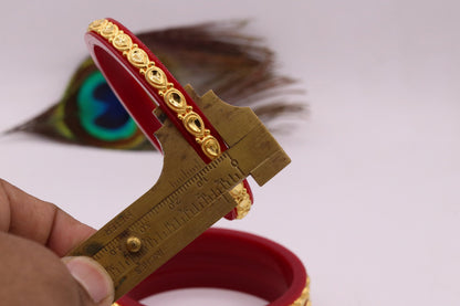 Vintage 22kt yellow gold Tussi pattern bangle bracelet pair with intricate traditional Indian design, ideal for weddings and special occasions.