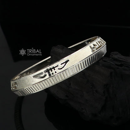 Handmade 999 silver men's kada bracelet featuring the Jai Shri Shyam mantra, showcasing intricate craftsmanship and luxury jewelry design.