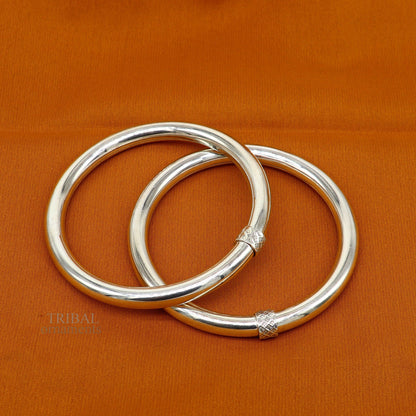 Shiny 925 sterling silver bangle bracelet with a smooth, bright finish, stylish and perfect for personalized gifting for girls.