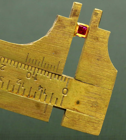 3MM/3.5/4mm single red stone 18kt yellow gold handmade square shape fabulous screw back stud earring or nose in unisex jewelry er122 - TRIBAL ORNAMENTS