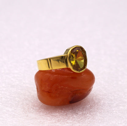 22 karat yellow gold handmade ring with yellow citrine sunela stone, featuring traditional jadau jewelry design from Rajasthan India.