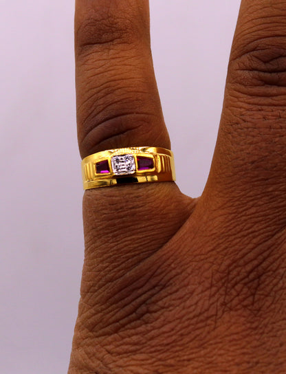 22KT yellow gold handmade Jadau stone ring band from Rajasthan, India, featuring traditional unisex jewelry design.