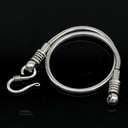 Unisex 2mm vintage-style handmade 925 sterling silver snake chain bracelet with tribal Indian design.