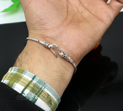 Unisex 2mm vintage-style snake chain bracelet in handmade 925 sterling silver, tribal Indian jewelry for girls and boys.