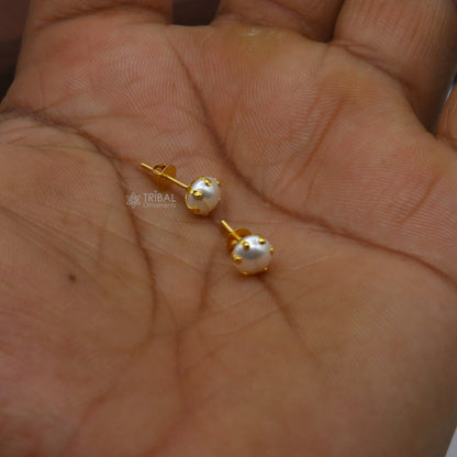 Unisex 14kt yellow gold stud earring with a round pearl, from TRIBAL ORNAMENTS, featuring traditional Indian jewelry design.
