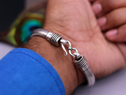 Unisex 6 to 8.5-inch sterling silver vintage wheat chain bracelet with half-round D-shape design, handmade antique Indian jewelry.