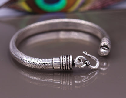 Unisex 6-8.5 inch 925 sterling silver vintage wheat chain bracelet with half-round D-shape design, antique style jewelry from India.