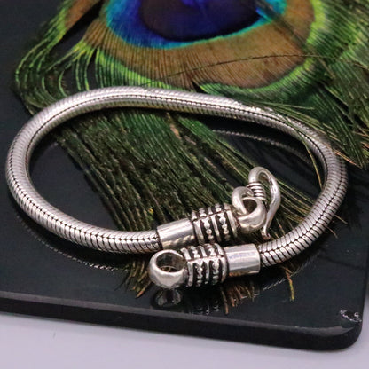 Vintage-style snake chain bracelet in 925 sterling silver, handmade unisex tribal jewelry with customized design, 6 to 8.5 inches.