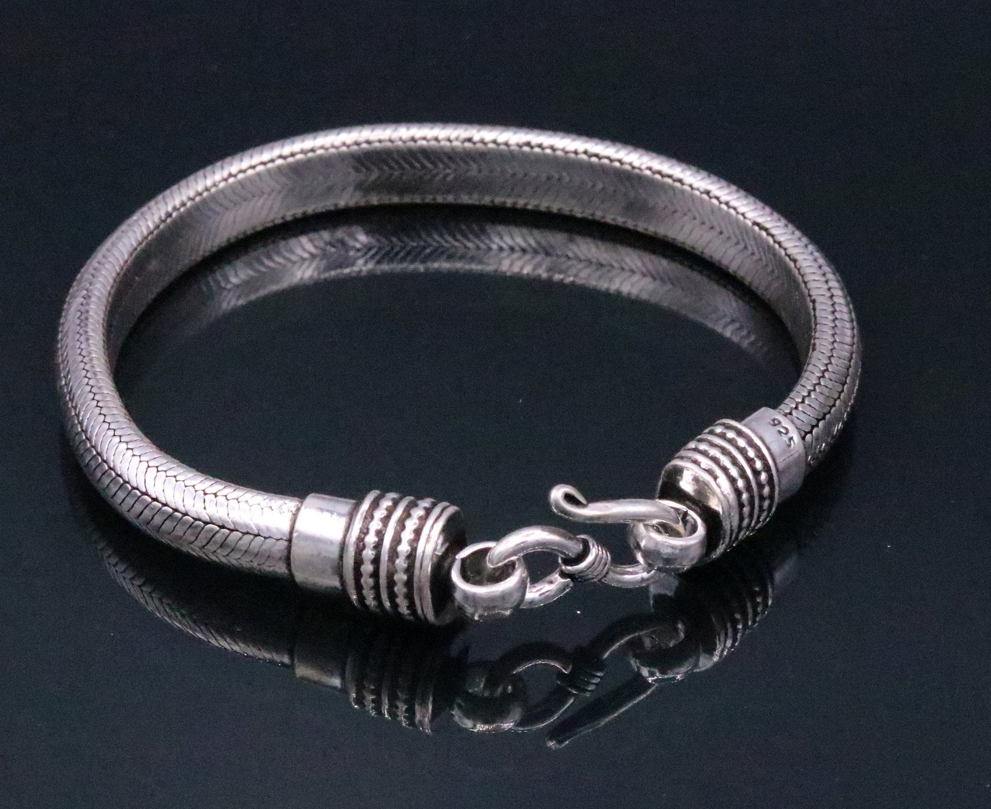 Vintage style 925 sterling silver wheat chain bracelet with half-round D-shape links, unisex handmade jewelry from India.