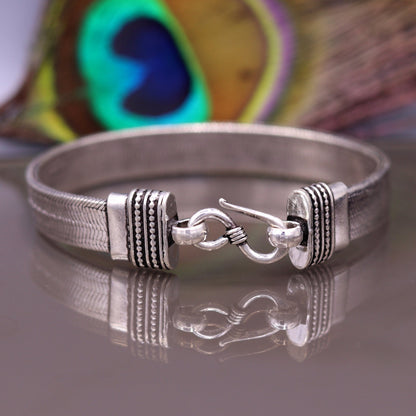 Unisex 925 sterling silver vintage foxtail chain wrist belt bracelet with handmade solid silver wheat chain, elegant jewelry for gifting.
