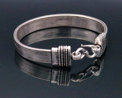 Unisex 7-inch vintage sterling silver foxtail chain bracelet with wheat design, elegant jewelry for wrist belt or gifting.