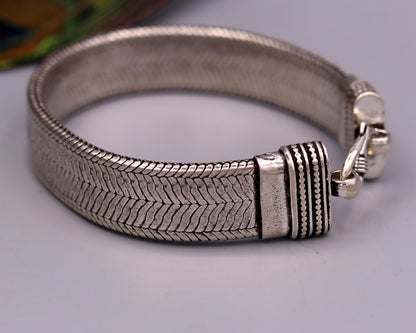 Unisex 925 sterling silver snake chain bracelet with antique design, handmade jewelry, personalized gifting, 7-inch length.