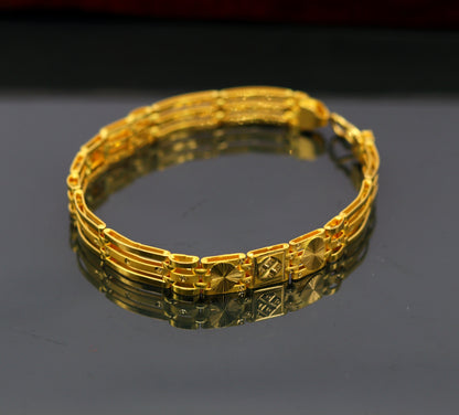 22kt yellow gold diamond cut flexible bracelet with unisex stylish design, handmade jewelry, hallmarked gift accessory.