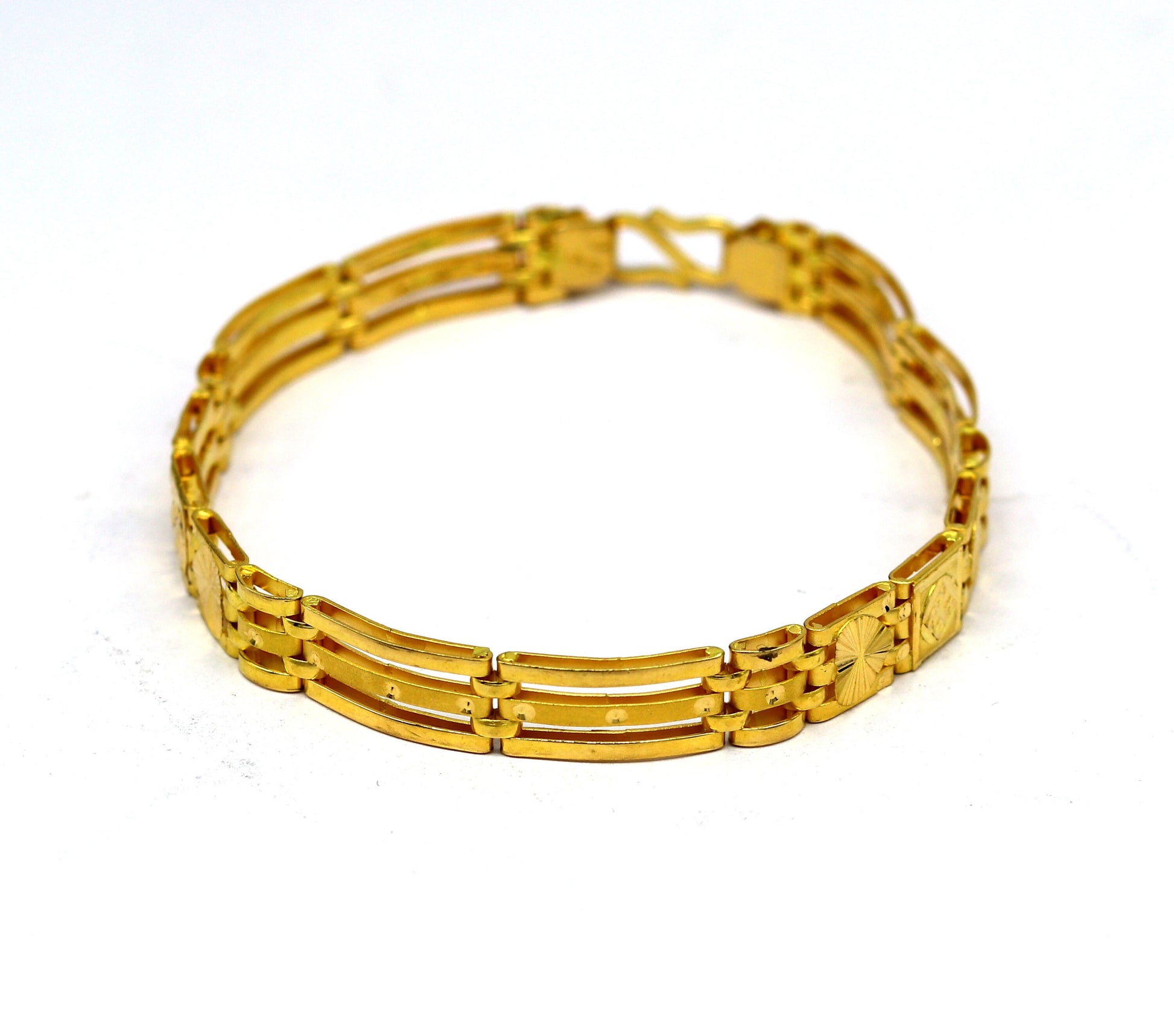22kt yellow gold diamond cut flexible bracelet by Tribal Ornaments, stylish unisex gold jewelry, handmade and hallmarked.
