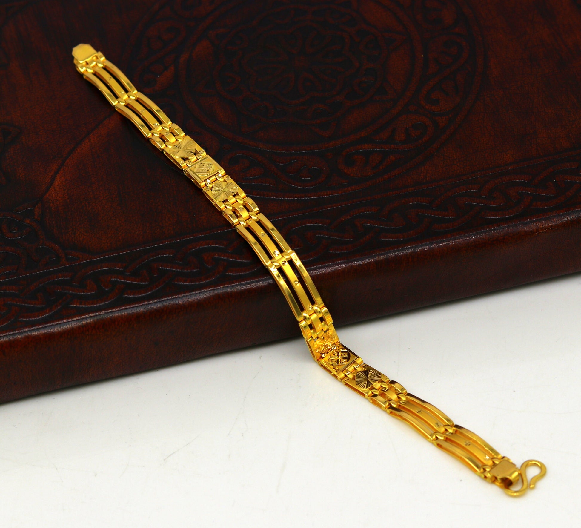 22kt yellow gold diamond cut flexible bracelet by Tribal Ornaments, stylish unisex handmade gold jewelry with hallmarked design.