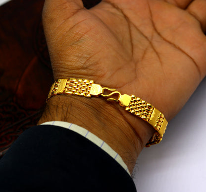 22kt yellow gold custom-made diamond cut flexible bracelet with hallmarked personalized fancy jewelry design by Tribal Ornaments.
