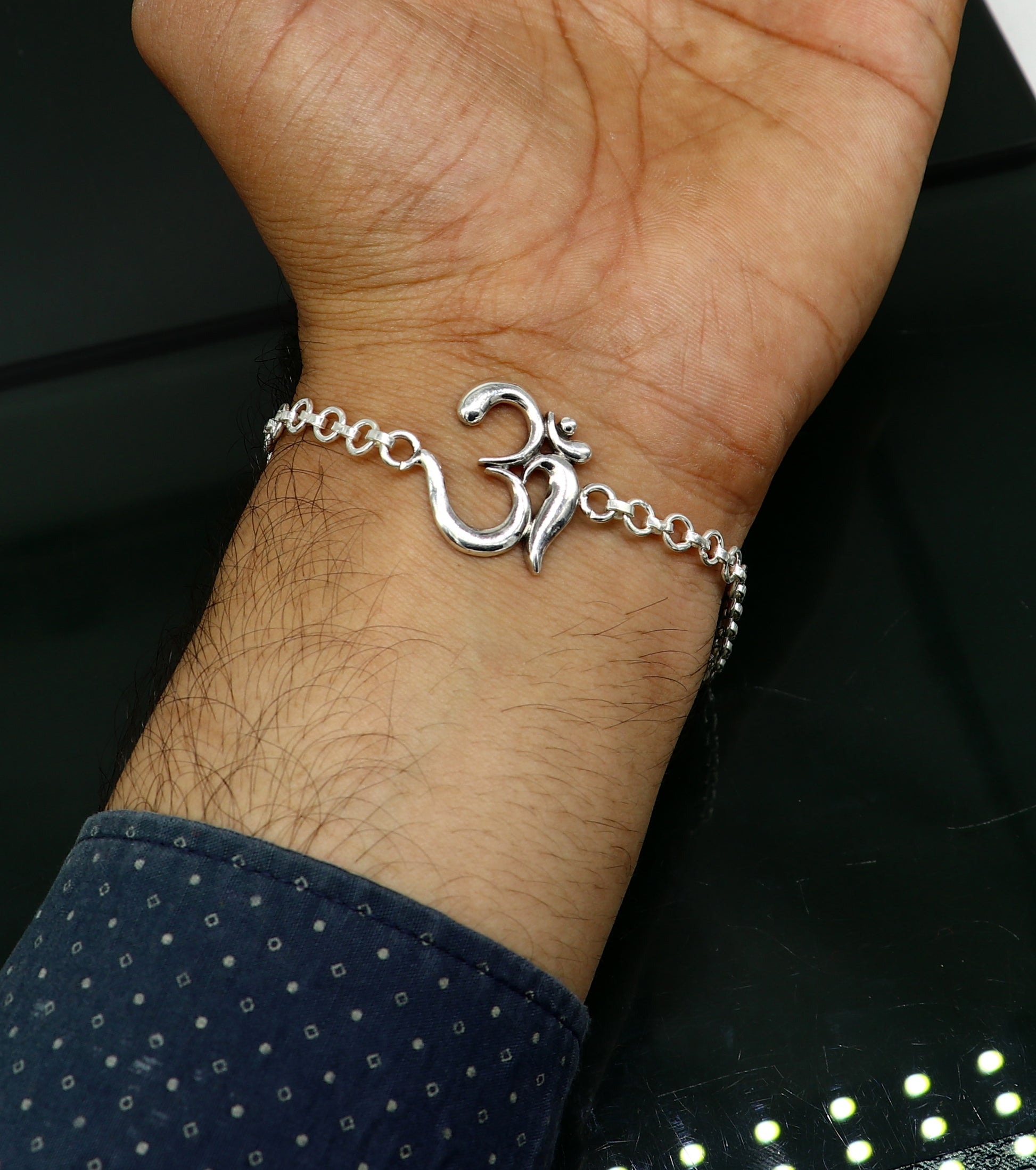 Sterling silver OM mantra bracelet by TRIBAL ORNAMENTS, handmade 7-inch bracelet with intricate OM design in all sizes.