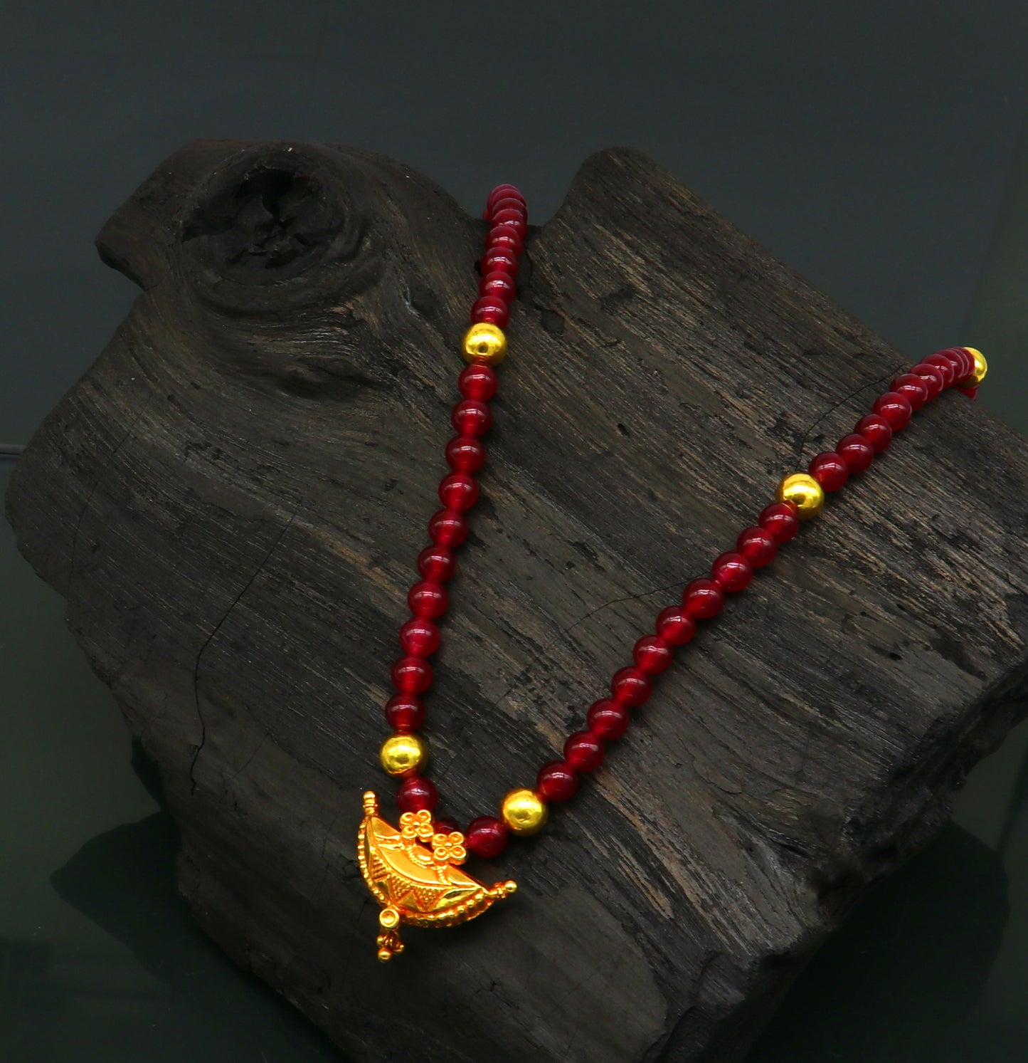 18" red color beaded necklace, fabulous 20kt yellow gold amulet style pendant, excellent customize gift stylish tribal ethnic jewelry ap05 - TRIBAL ORNAMENTS