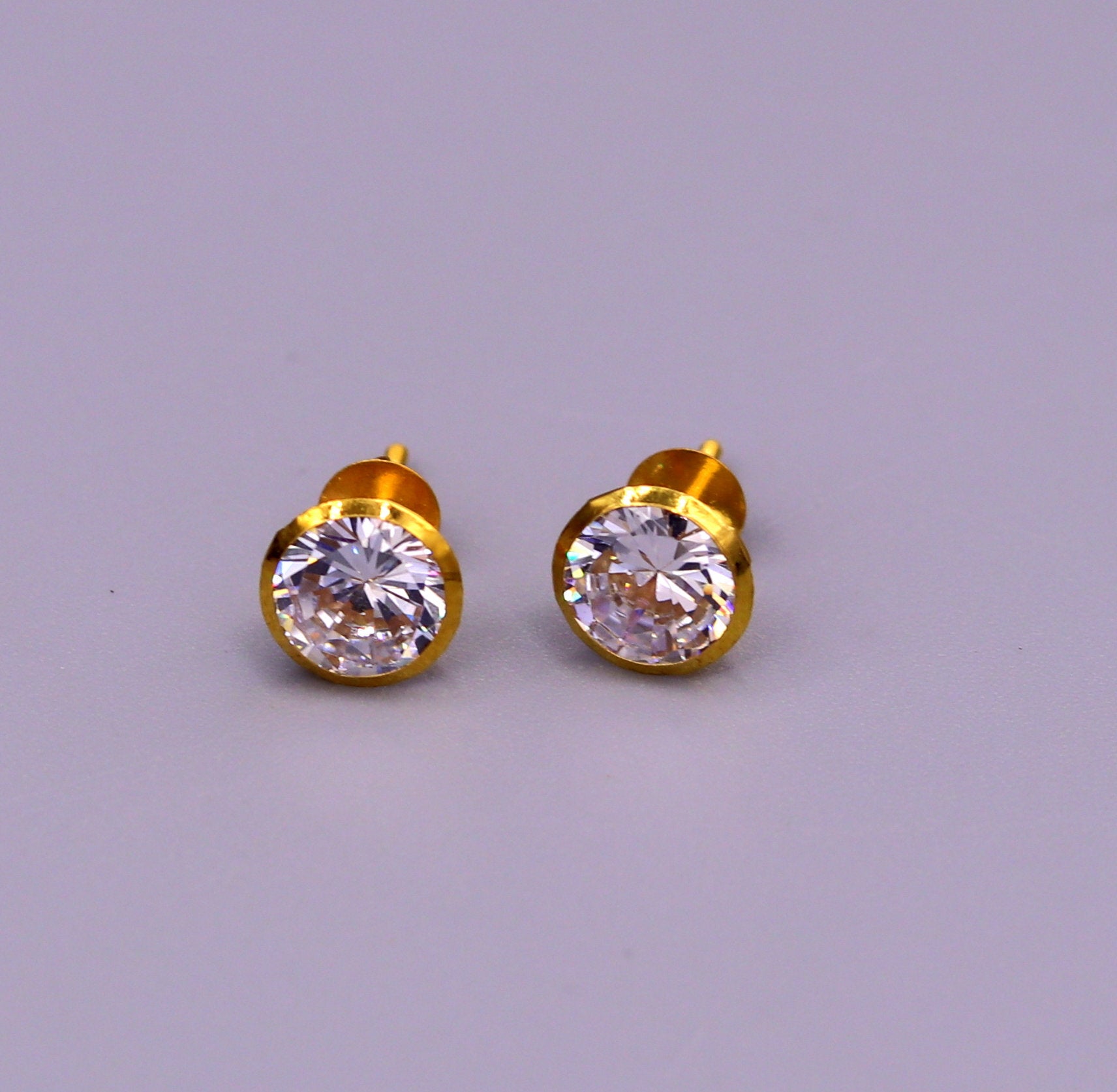 18Karat yellow gold gorgeous cubic zircon stone amazing 6 mm stud earring excellent vintage antique design er87 - TRIBAL ORNAMENTS