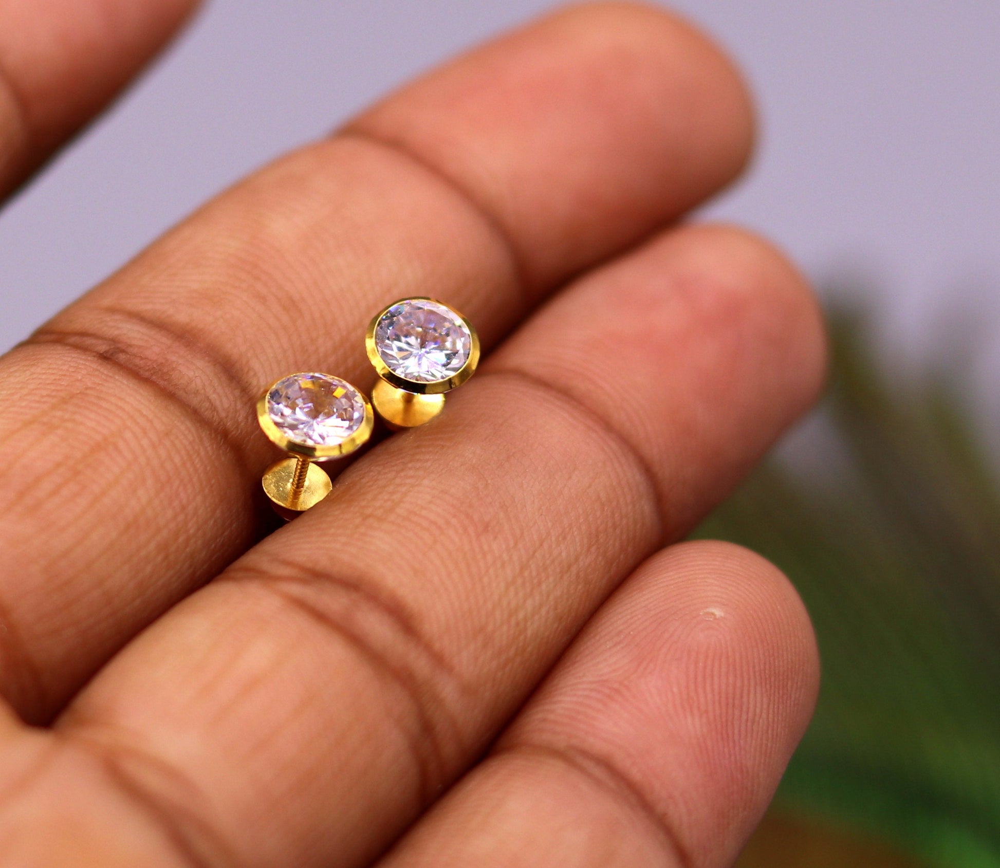 18Karat yellow gold gorgeous cubic zircon stone amazing 6 mm stud earring excellent vintage antique design er87 - TRIBAL ORNAMENTS