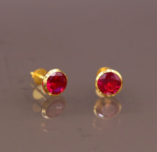 18Karat yellow gold gorgeous red cubic zircon stone amazing 6 mm stud earring excellent vintage antique design er88 - TRIBAL ORNAMENTS