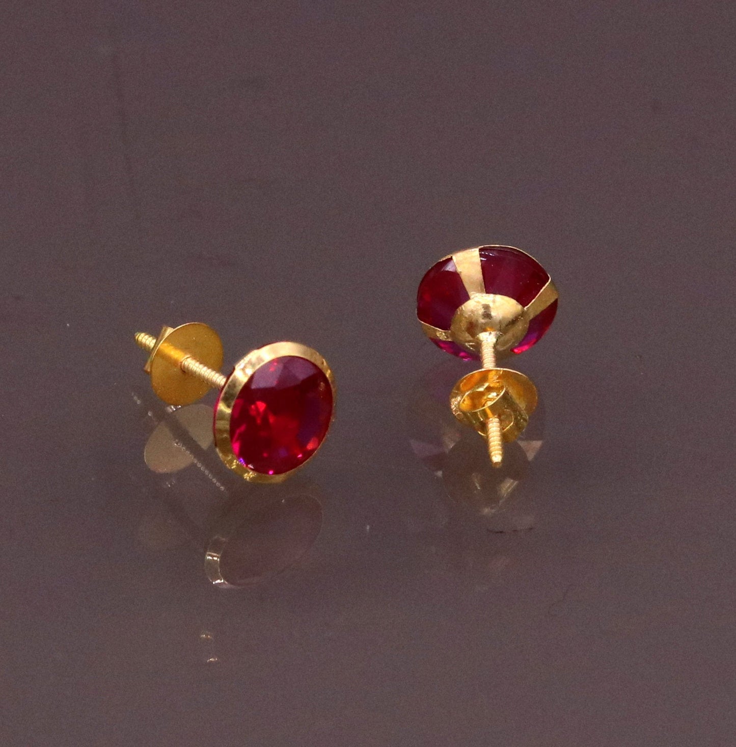 18Karat yellow gold gorgeous red cubic zircon stone amazing 6 mm stud earring excellent vintage antique design er88 - TRIBAL ORNAMENTS