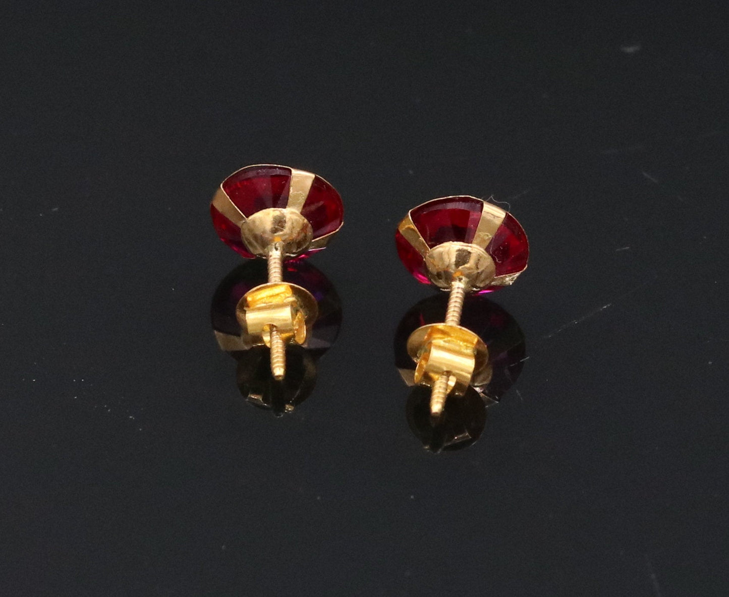 18Karat yellow gold gorgeous red cubic zircon stone amazing 6 mm stud earring excellent vintage antique design er88 - TRIBAL ORNAMENTS