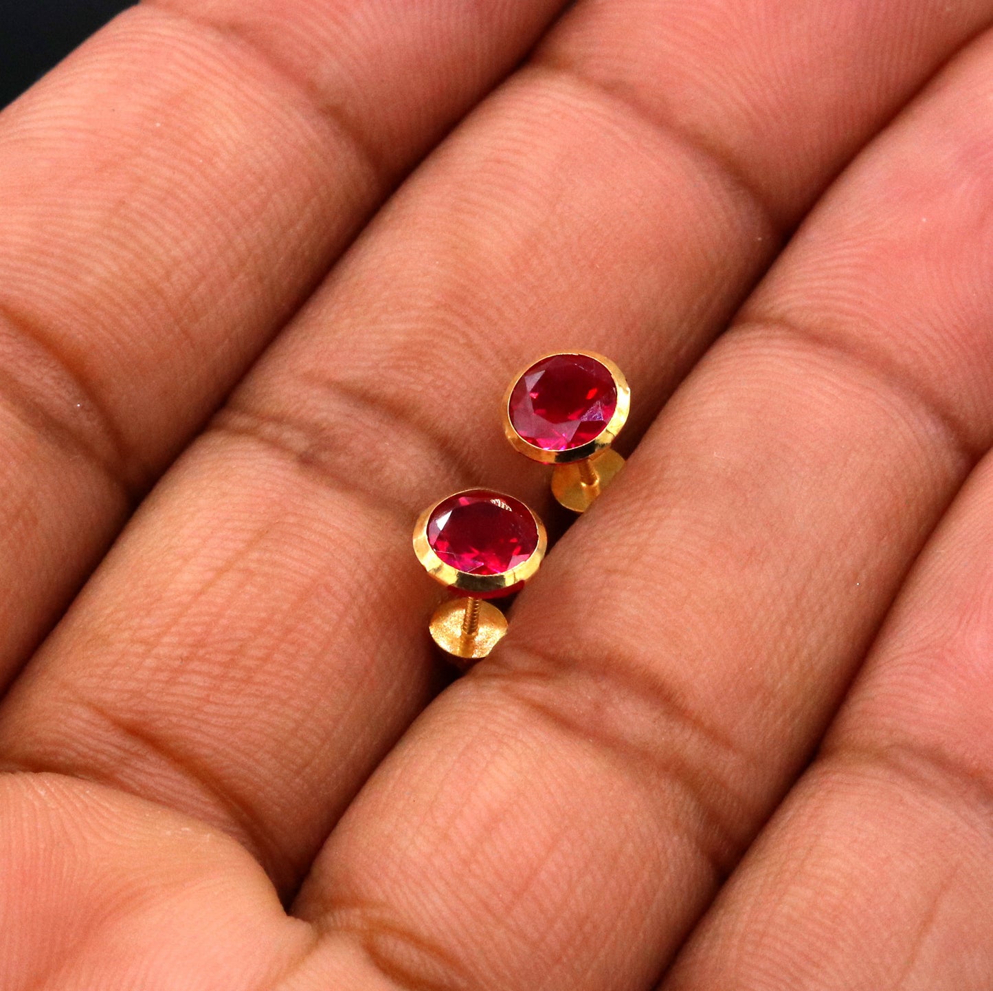 18Karat yellow gold gorgeous red cubic zircon stone amazing 6 mm stud earring excellent vintage antique design er88 - TRIBAL ORNAMENTS