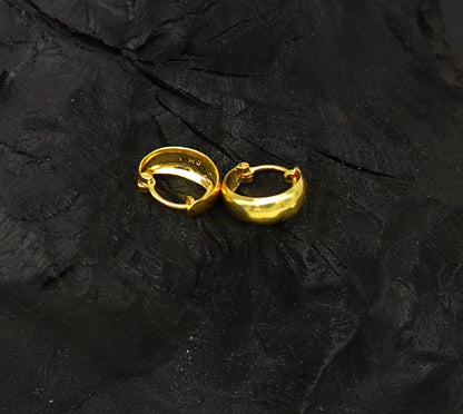 18kt yellow gold handmade custom huggie hoop earrings by TRIBAL ORNAMENTS, perfect for brides, clip-on design, fine jewelry.