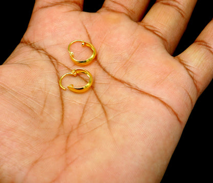 18kt yellow gold handmade customized huggie hoop earrings by TRIBAL ORNAMENTS, clip-on bridal jewelry with fine craftsmanship.