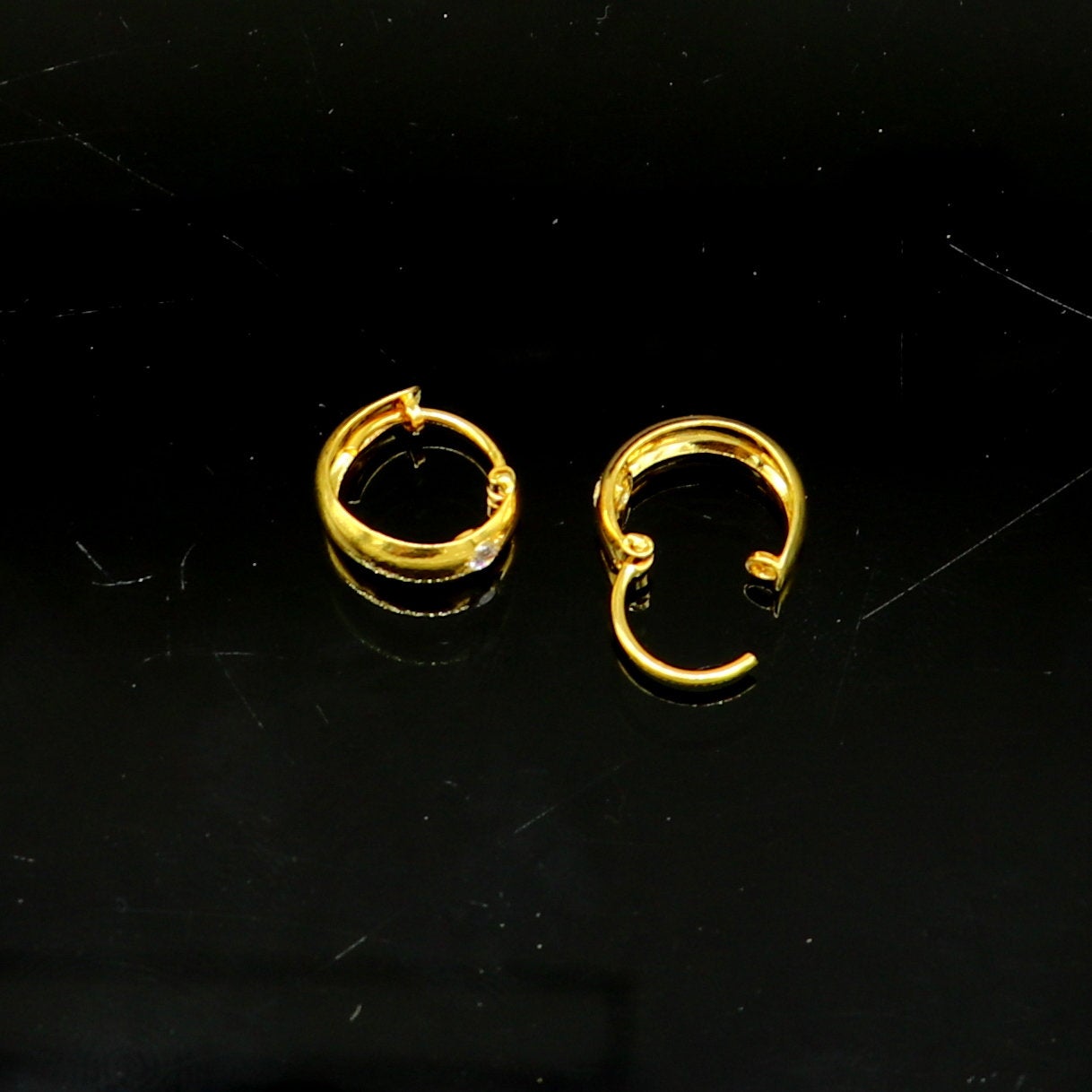 18kt yellow fine gold single stone hoops earring, excellent brides made clip on earring, Huggie Hoop Earrings jewelry gifting ho69 - TRIBAL ORNAMENTS