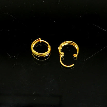 18kt yellow gold single stone huggie hoop earrings by TRIBAL ORNAMENTS, clip-on style, perfect for bridal jewelry and gifting.