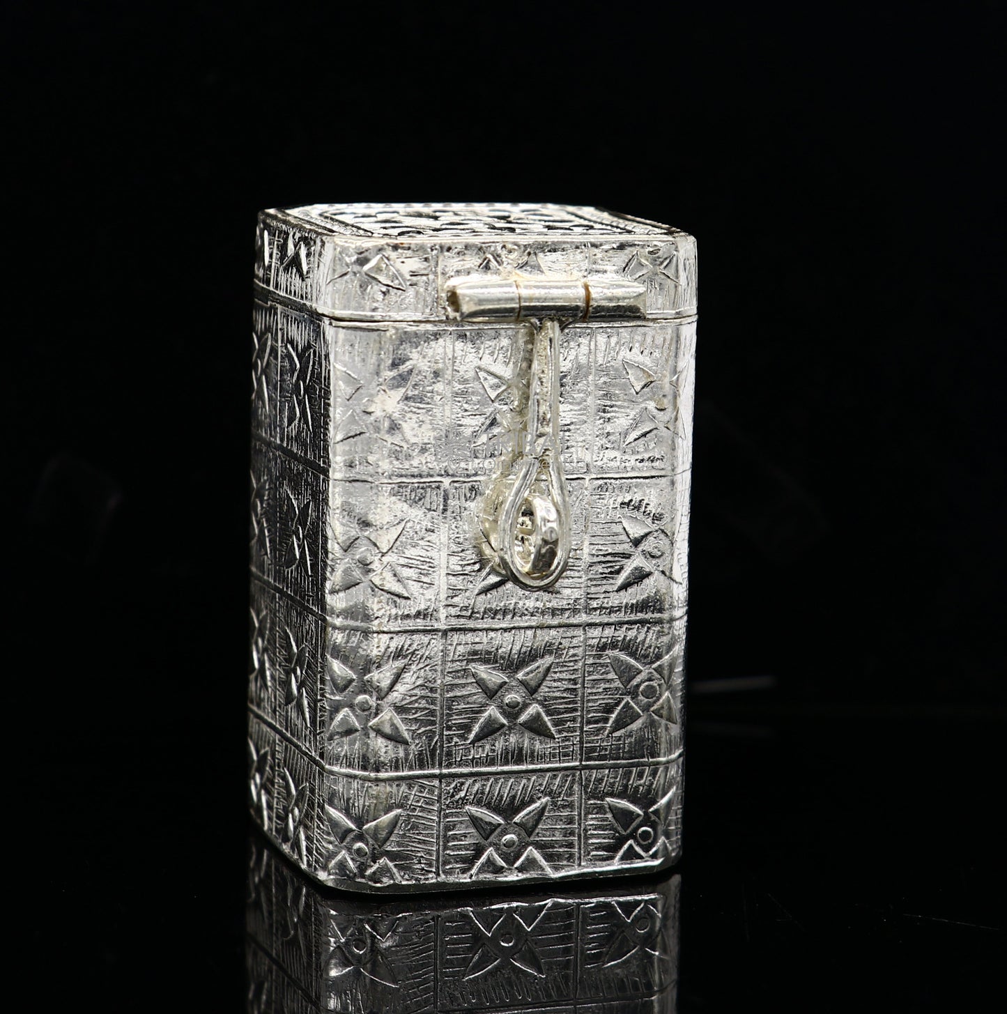 Vintage 2.2-inch silver utensils jewelry and trinket box with floral design, crafted in 925 silver by Tribal Ornaments.