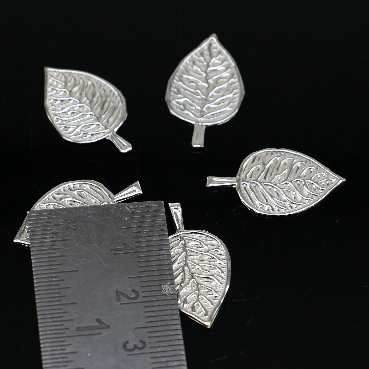 2.5cm 925 sterling silver handmade small betel leaf Paan leaf for worshipping offered to Lord Vishnu, Goddesses Laxmi and Lord Ganesh su1103 - TRIBAL ORNAMENTS