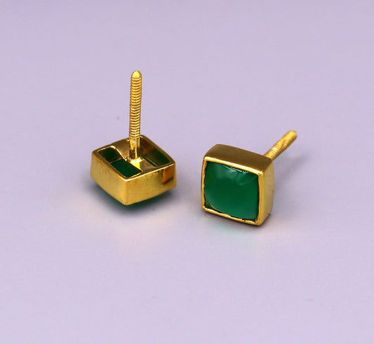 22 kt yellow gold handmade fabulous green stone stud earring unisex gifting jewelry excellent design stud - TRIBAL ORNAMENTS