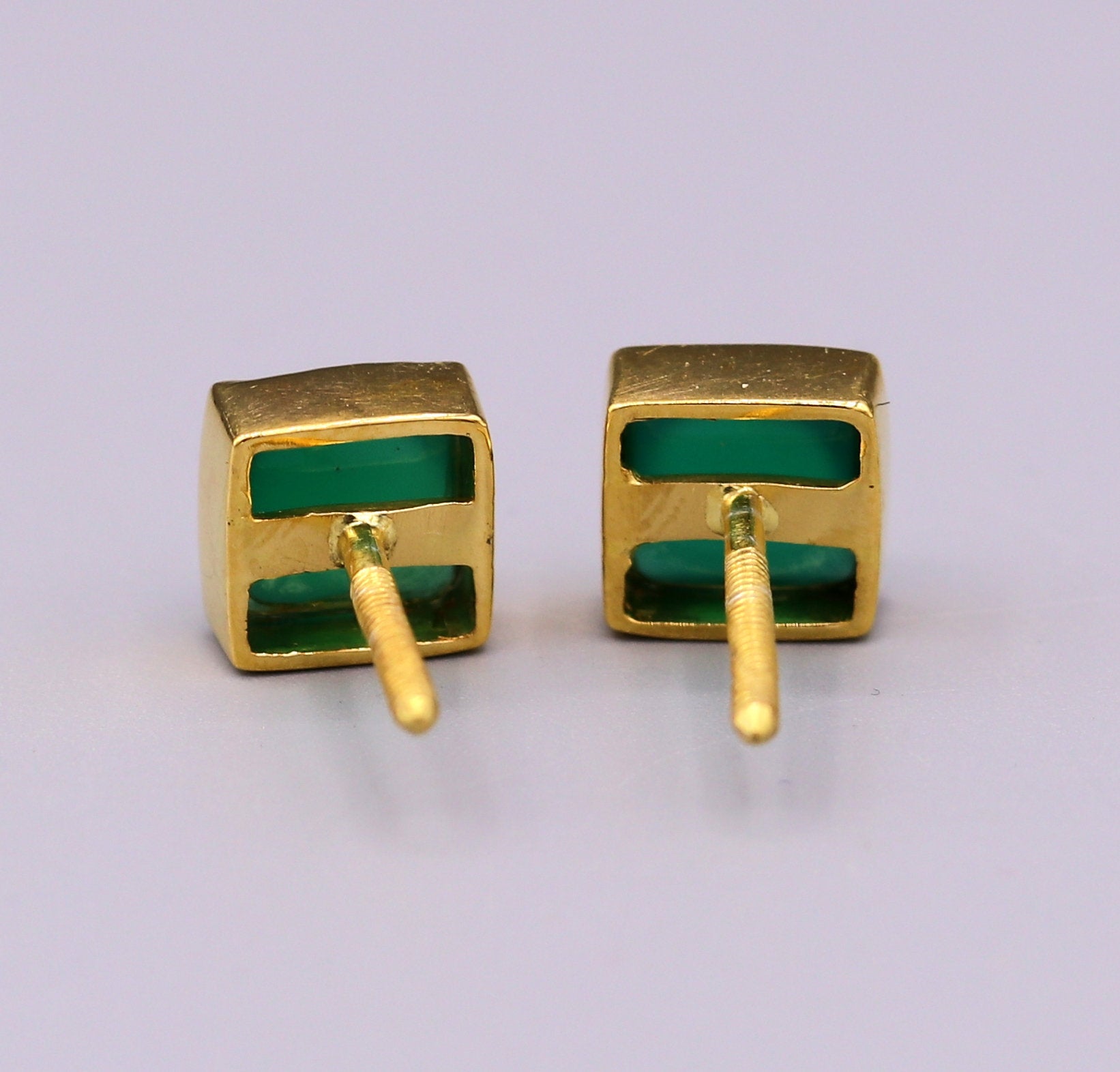 22 kt yellow gold handmade fabulous green stone stud earring unisex gifting jewelry excellent design stud - TRIBAL ORNAMENTS