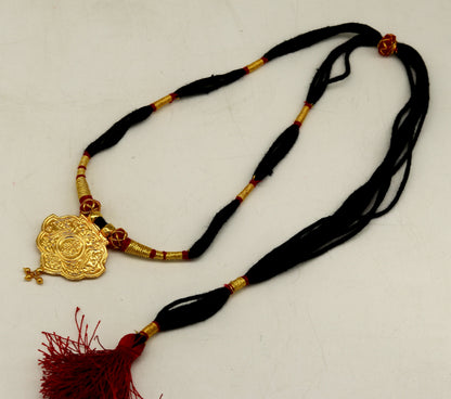 22KT yellow gold handmade vintage Ram Nami necklace with Shrinath Ji pendant, traditional Indian jewelry by Tribal Ornaments.