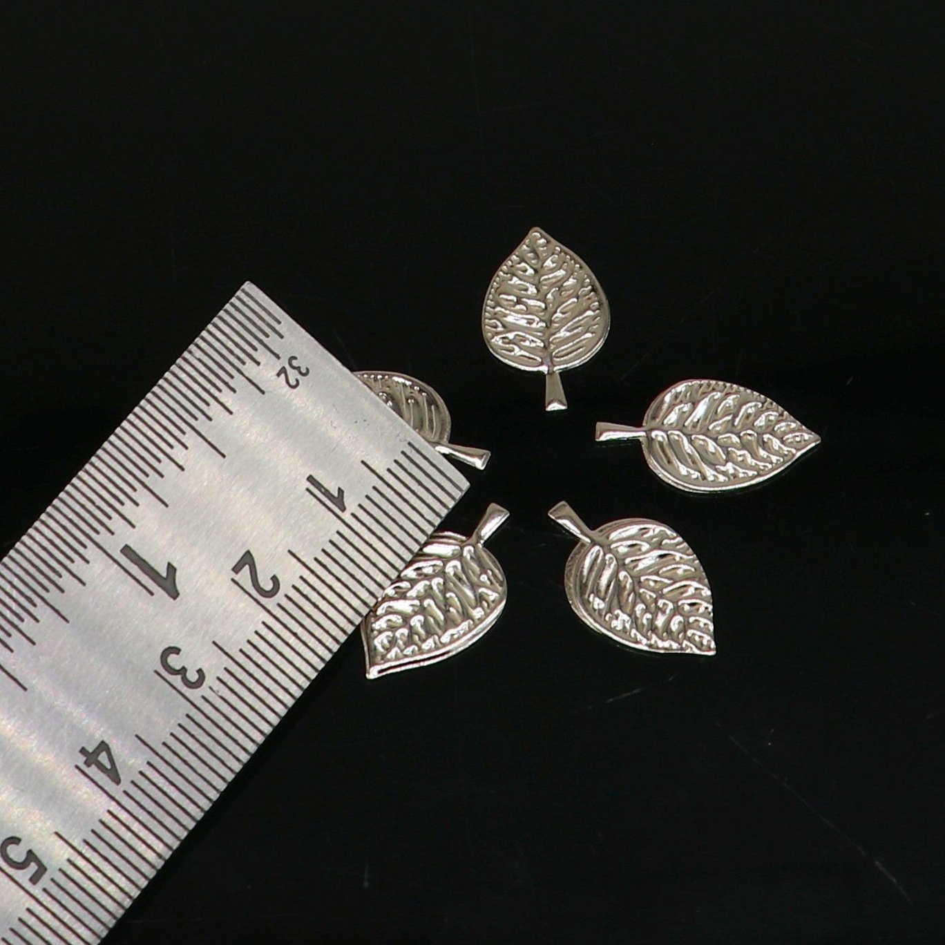 2cm 925 sterling silver handmade small betel leaf Paan leaf for worshipping offered to Lord Vishnu, Goddesses Laxmi and Lord Ganesh su1104 - TRIBAL ORNAMENTS