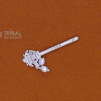 Handmade 3 cm sterling silver Krishna flute with kalash design, featuring detailed idol and laddu Gopala motifs.