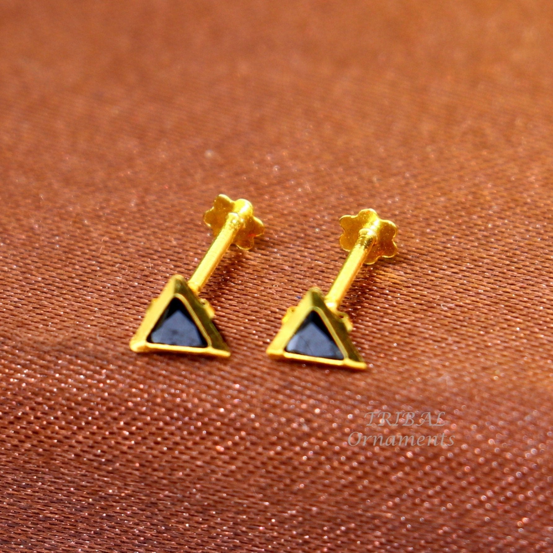 4mm 18kt yellow gold handmade single stone Triangle shape stud earring cartilage earring customized unisex screw back stud jewelry er150 - TRIBAL ORNAMENTS