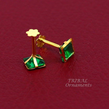 Handmade 4mm green stone square stud earring in 18kt yellow gold, screw-back design, suitable for earrings or nose jewelry.