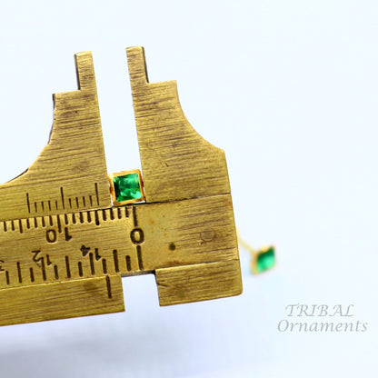 18kt yellow gold handmade square stud earring with 4mm green stone, screw-back design, unisex jewelry by Tribal Ornaments
