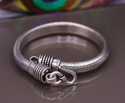 Vintage 8.5-inch 7mm sterling silver handmade snake chain bracelet with half-round D-shape design, unisex jewelry from India.