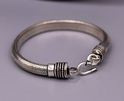 Vintage 8.5-inch 7mm sterling silver snake chain bracelet with half-round 'D' shape, unisex handmade jewelry from India.