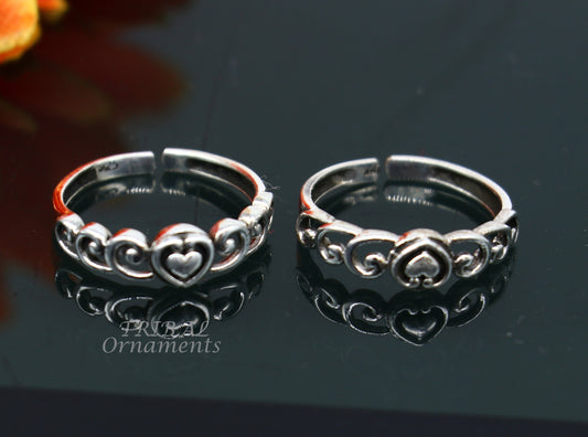 Sterling silver handmade vintage-style adjustable toe ring with tribal and ethnic design, perfect for belly dance jewelry.