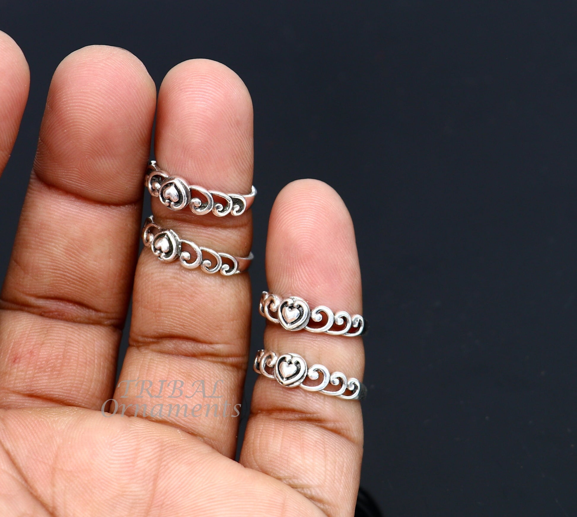 Sterling silver handmade adjustable toe ring with vintage tribal design, ideal for ethnic belly dance jewelry from India.