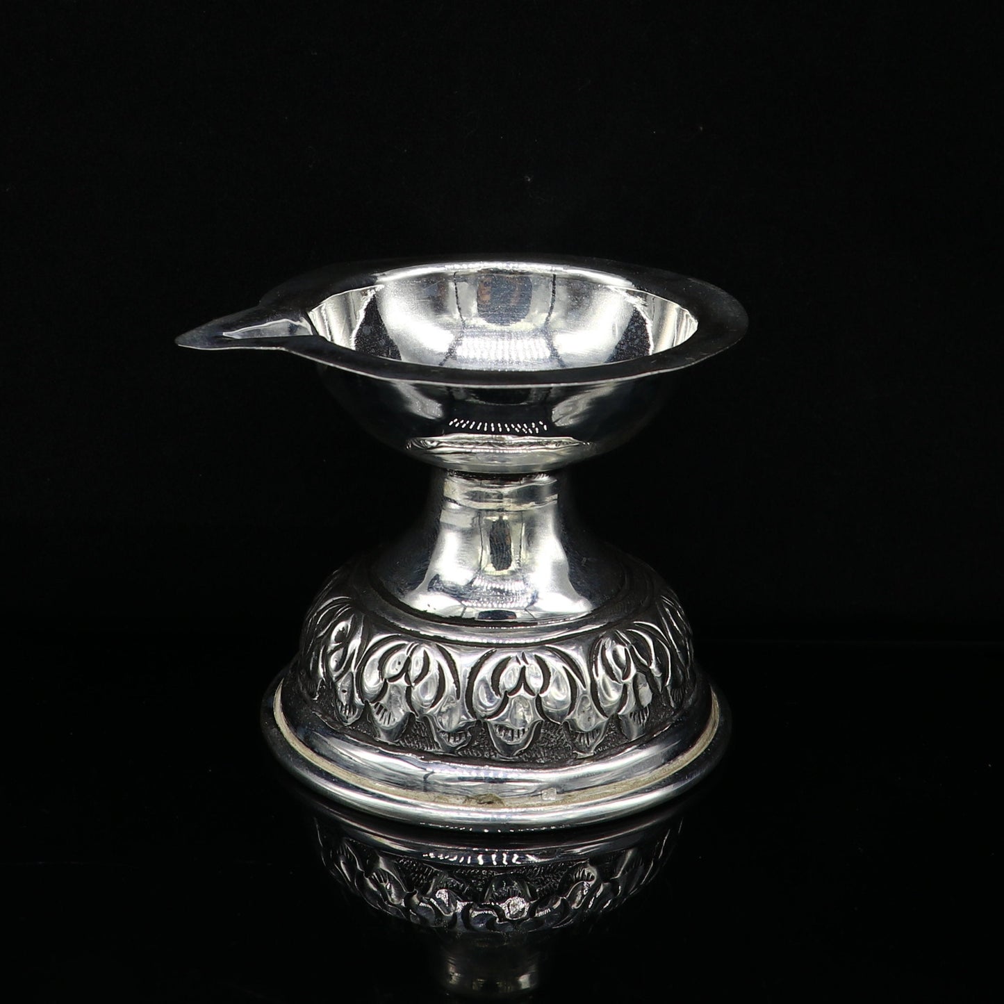 925 fine sterling silver chitai work kandrai work design oil lamp, silver Deepak, silver temple article, puja utensils art figurine  su145 - TRIBAL ORNAMENTS